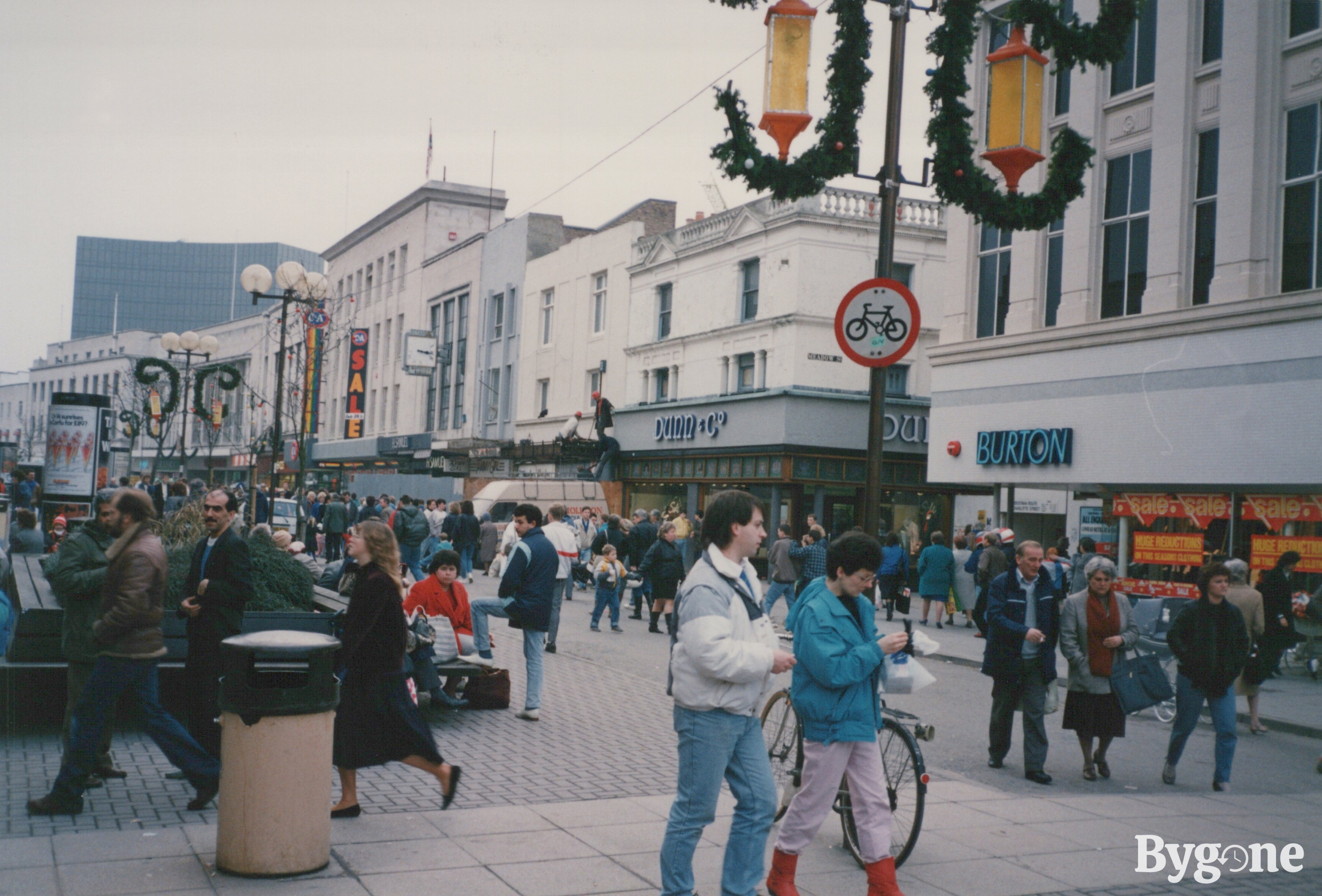 Commercial road - 1988. Dunn & Co, Burton