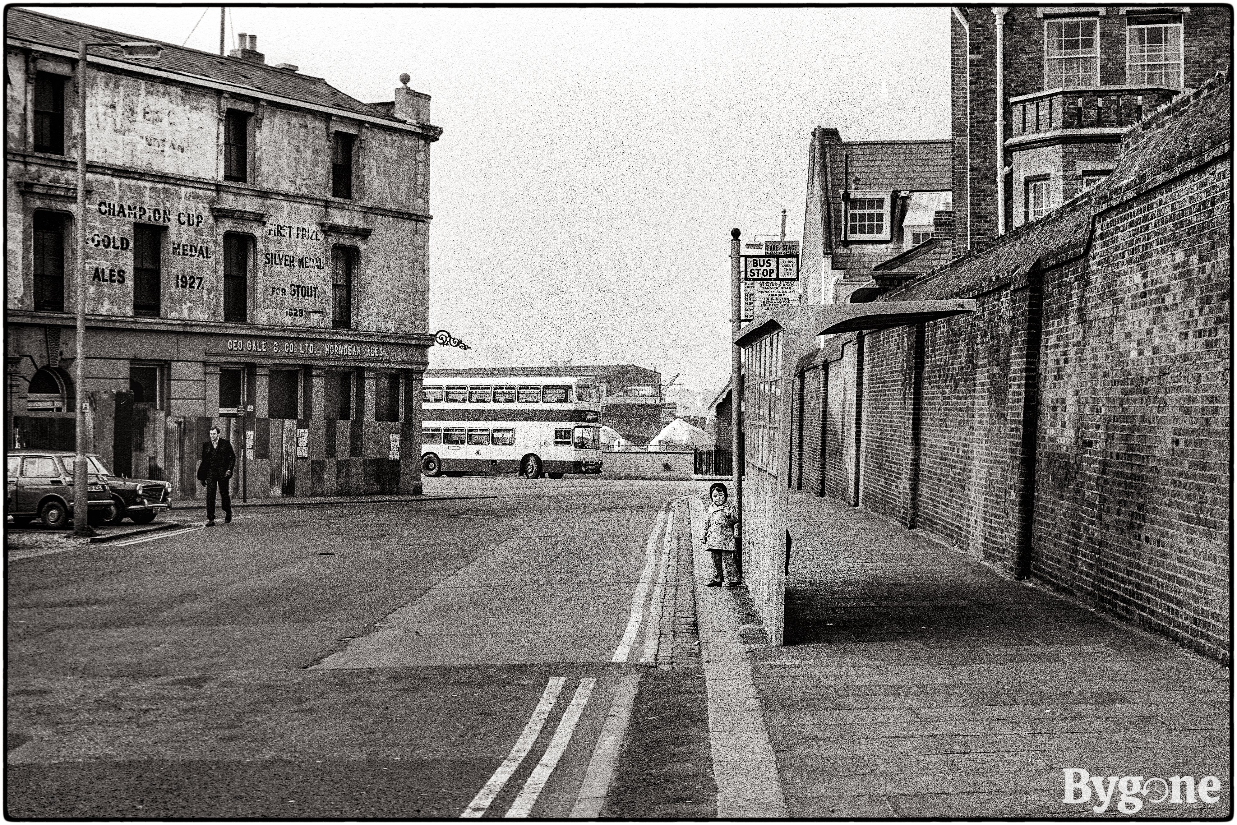 Half Moon Street / Queen St Bus stop