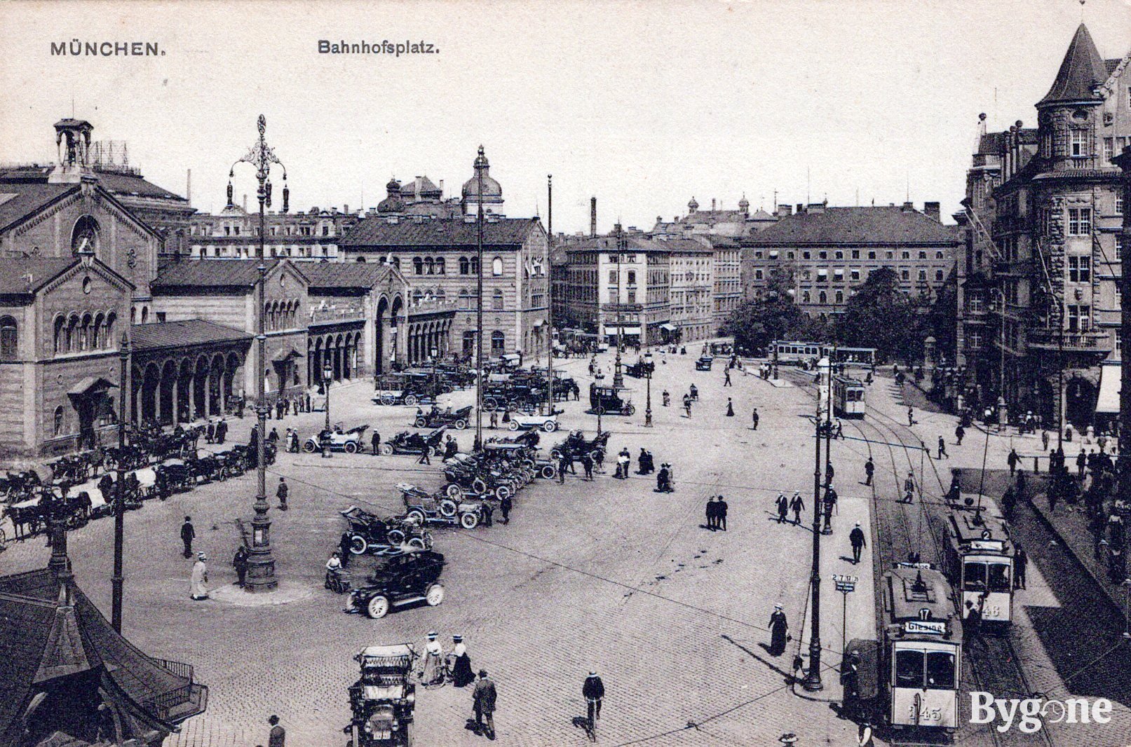 Munich, main train station and square (Munchen, Bahnhofsplatz, Hauptbahnhof)