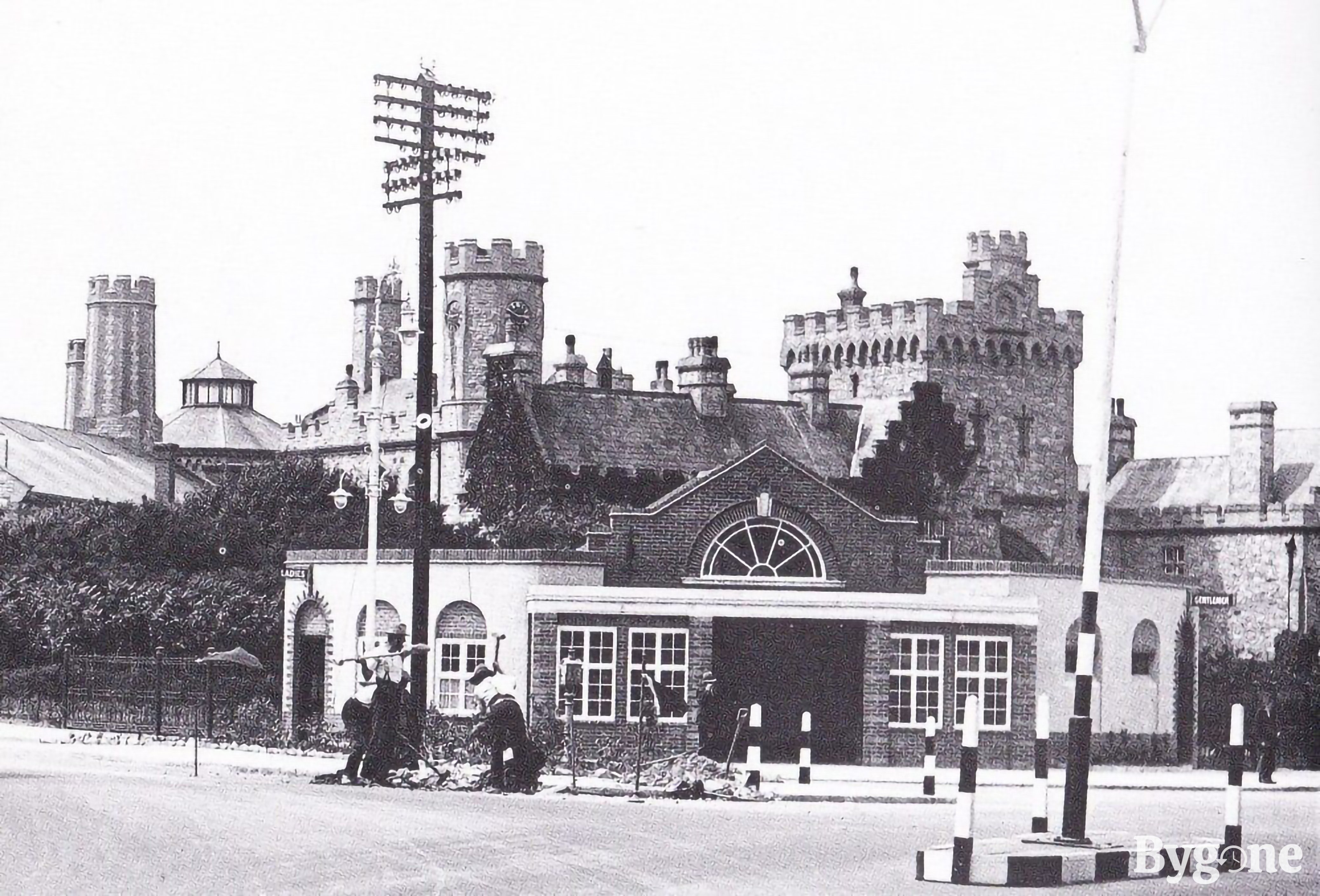 Public toilets, Kingston prison in background