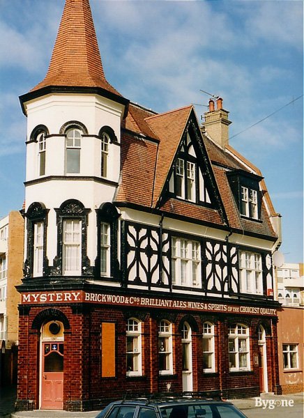 The Mystery Pub, 1990