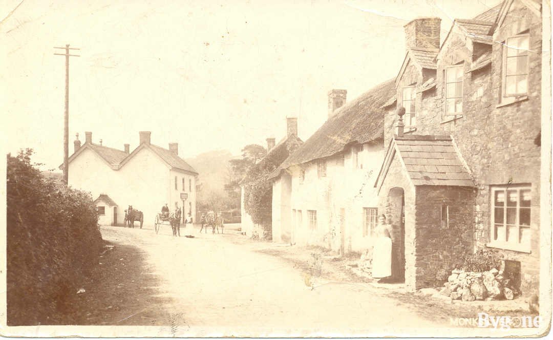 Village Road, Monksilver