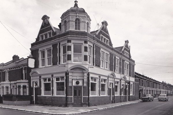 Byron Arms, Queens Road