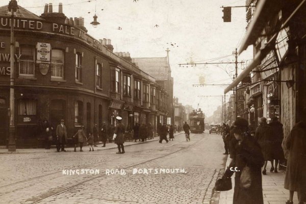 Kingston Road, showing the Tramway Arms
